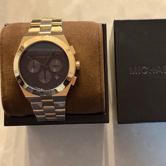 Michael Kors Reagan Oversized Watch – Gold/Black (Model MK6078) main image 3